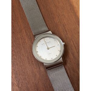 Women's Skagen Silver Stainless Mesh 1" Adjustable Wristwatch - Untested